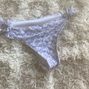 BLUE AND WHITE HOLLISTER BIKINI BOTTOMS SIZE XS